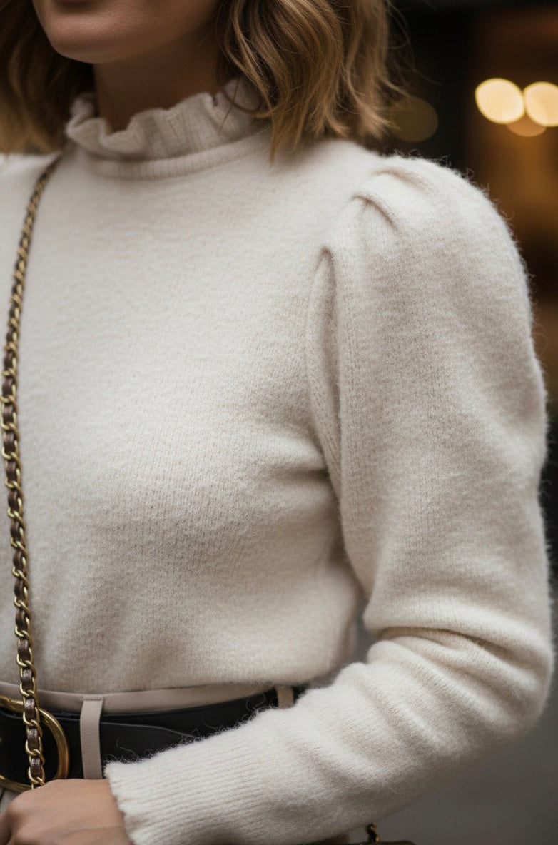 Jersey de Punto Crema con Cuello Perkins y Mangas Abullonadas