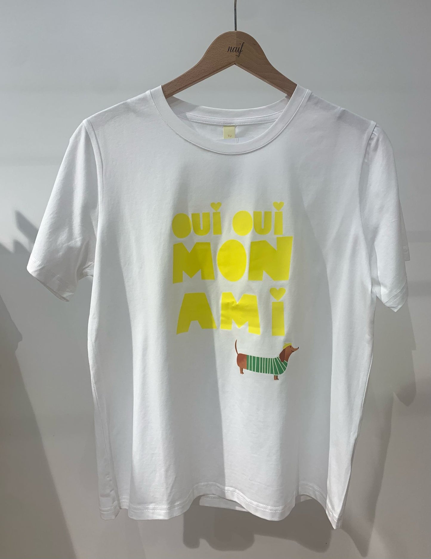 Camiseta de cuello redondo letras