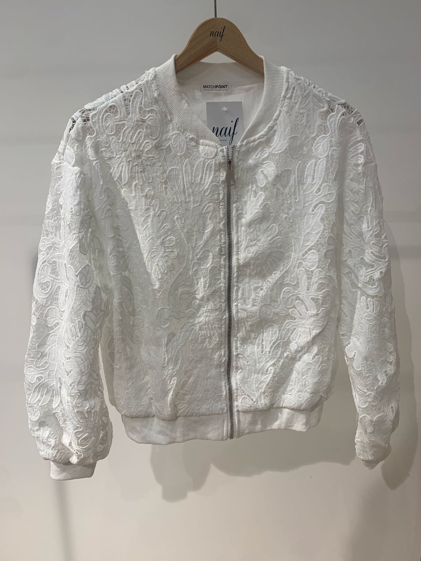 Chaqueta bomber con encaje guipur