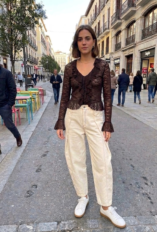 Pantalones vaqueros color beige con despuntes marrones