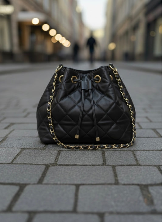 Bolso Saco Acolchado Negro de Piel | Lujoso y Versátil