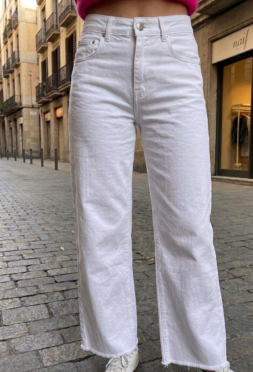 Pantalones Vaqueros Anchos de Color Blanco Abajo Deshilachado