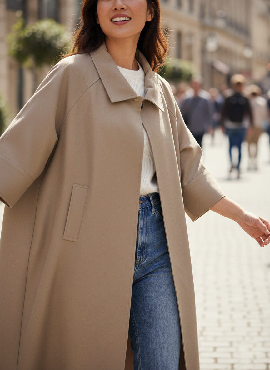 Gabardina Estilo Capa Oversize – Beige Arena – Diseño de Manga Abierta