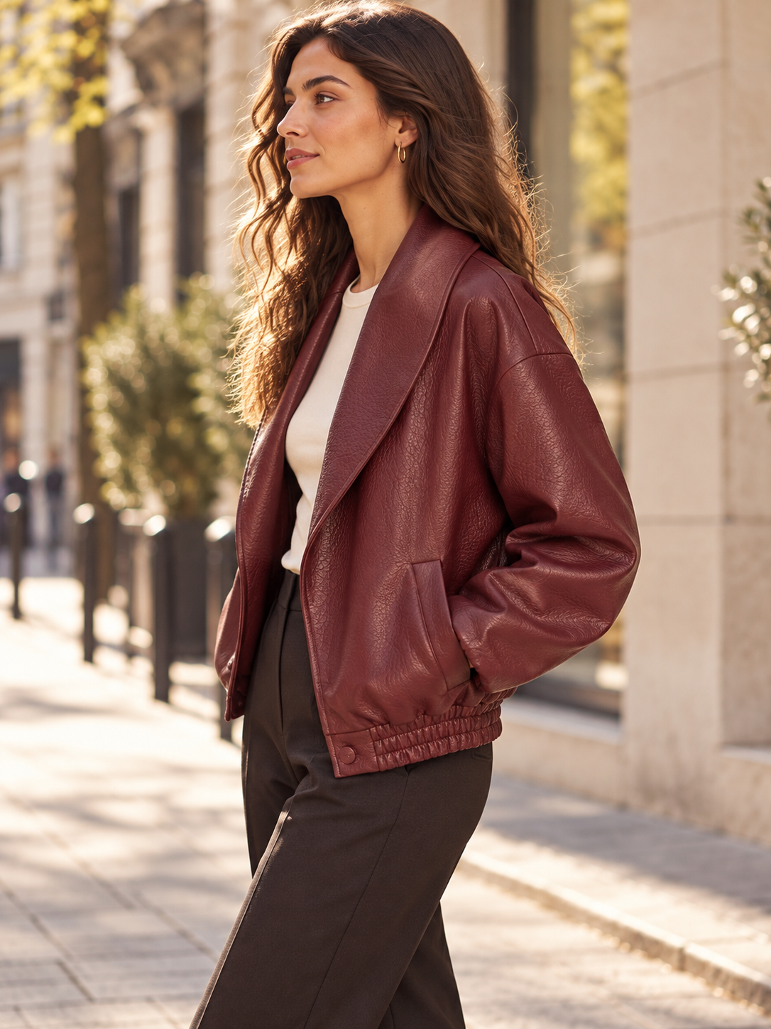 Chaqueta de imitación piel granate: vista lateral