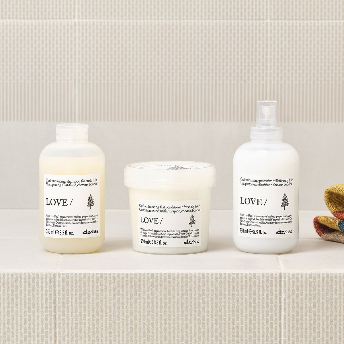 LOVE CURL Enhancing Milk 250 ml en uso