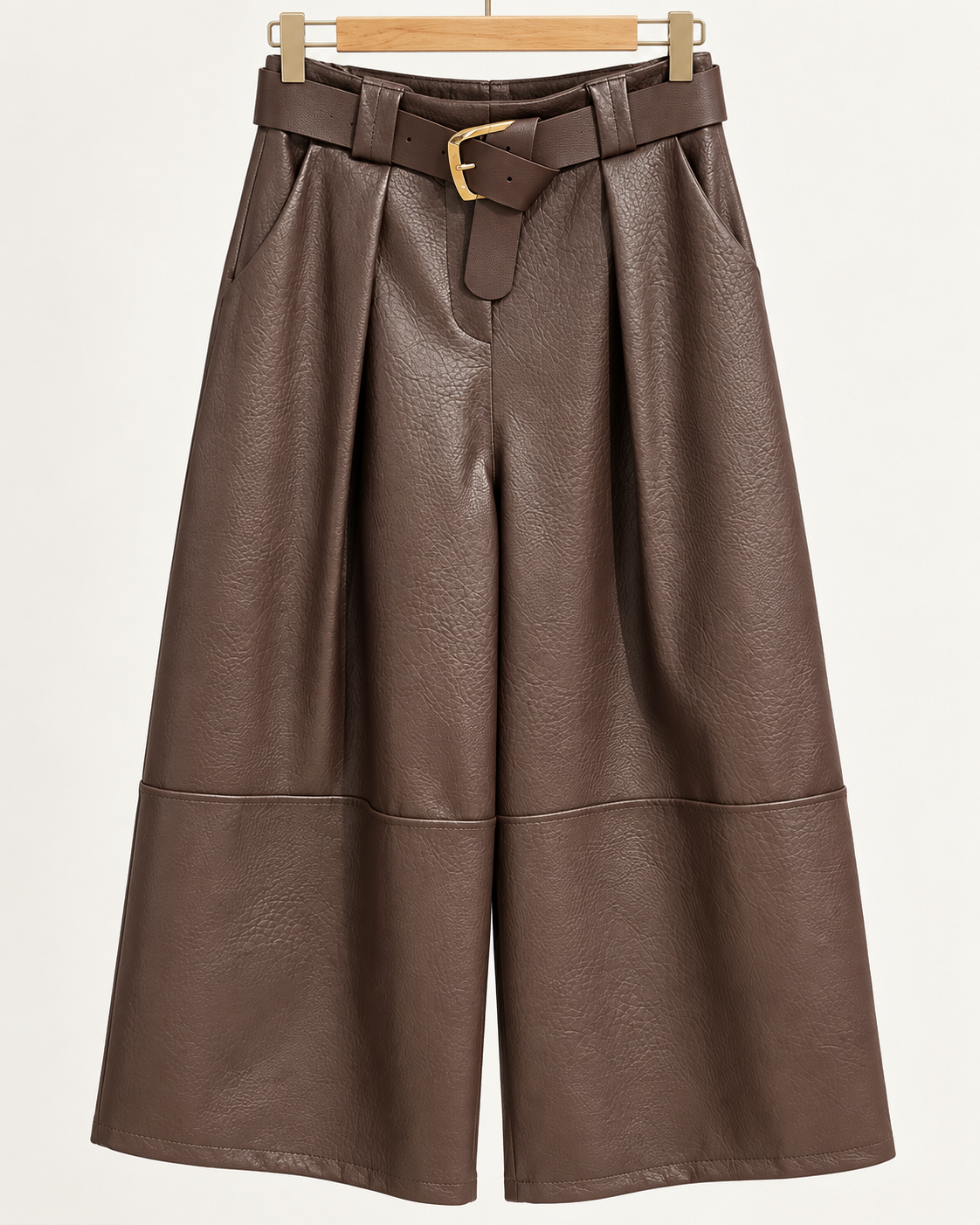 Pantalón culotte marrón de pernera ancha con cinturón y hebilla dorada